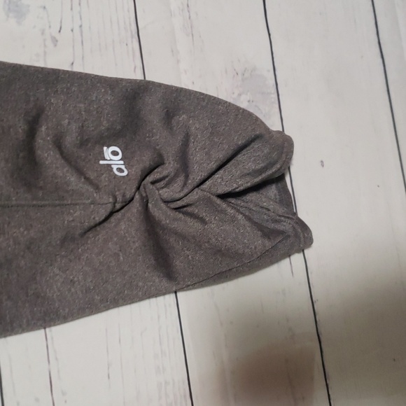 Alo yoga capri leggings - Picture 3 of 4